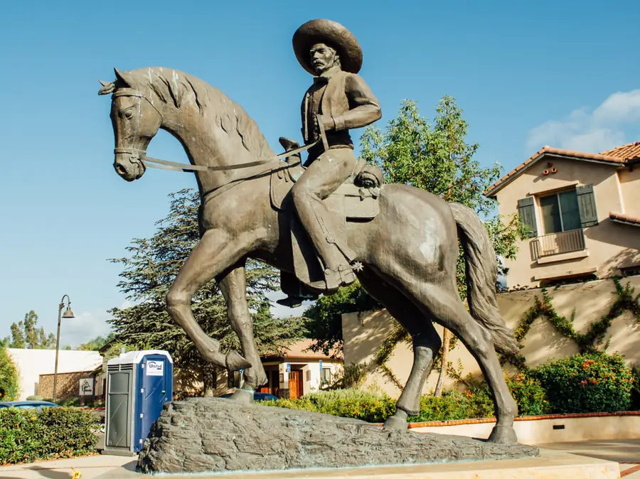 Bronze statue of Andrés Duarte on horseback at a park in Duarte