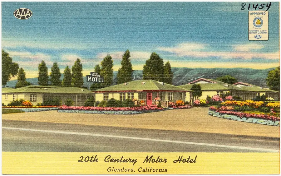 Vintage postcard of a motor hotel in Glendora