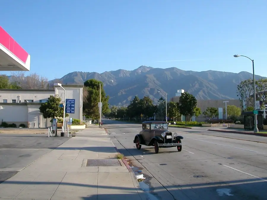 Sierra Madre Boulevard corner with the San Gabriel Mountains behind town